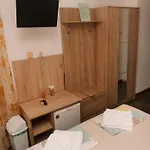 Dream House בית הארחה 2*